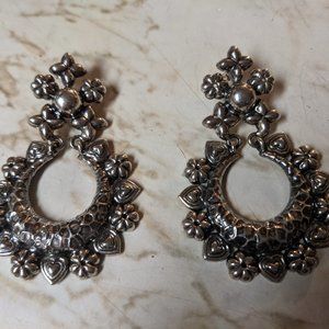 Beautiful, beautiful sterling silver floral pierced earrings